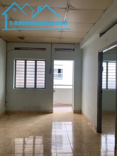Cần cho thuê chung cư Bàu Cát 2 Thang bộ 58m 2PN giá 7,5 triệu - 2