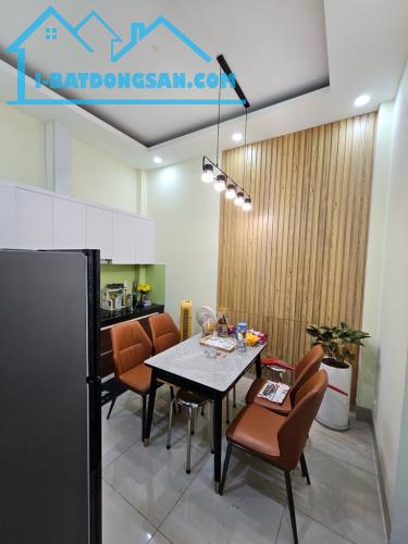 NHÀ ĐẸP - GẦN QUANG TRUNG & ST EMART2 GV - HXH SÁT NHÀ - DT 40M² - 3 TẦNG NHỈNH 4 TỶ - 4