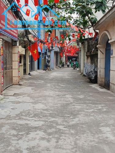 Nhà mới Định Công Thượng, DT: 51m2, 4 tầng, ô tô đỗ cửa, GIÁ: 11.5 TỶ