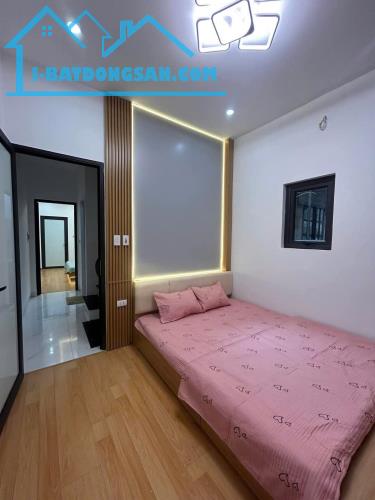 NGUYÊN HỒNG - LÔ GÓC - Ô TÔ ĐỖ CỬA - GẦN PHỐ 20M - HIẾM CÓ - KINH DOANH ĐỈNH - Ở SƯỚNG - 4