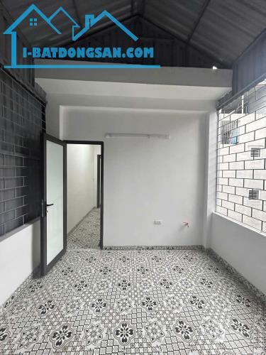 NGUYÊN HỒNG - LÔ GÓC - Ô TÔ ĐỖ CỬA - GẦN PHỐ 20M - HIẾM CÓ - KINH DOANH ĐỈNH - Ở SƯỚNG - 5