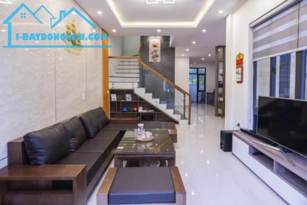 BÁN NHÀ NHẬT TÂN 35M² - NGÕ Ô TÔ TRÁNH, 3 MẶT THOÁNG - GIÁ CHỈ 8.9 TỶ!