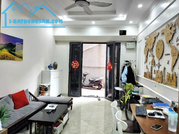Bán nhà cực hiếm, nhiều tiện ích, ngõ VIP thông thoáng , nhỉnh 8tỷ- Bồ Đề, Long Biên