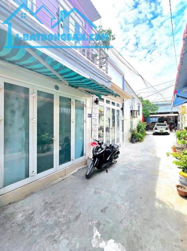 Bán nhà lô góc HXH 5m thông Âu Dương Lân, Phường 3, Quận 8 60m² mới