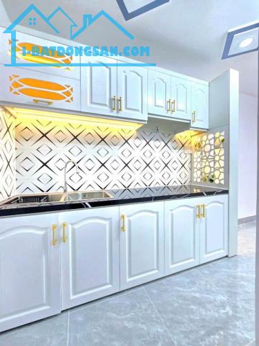 Bán nhà lô góc HXH 5m thông Âu Dương Lân, Phường 3, Quận 8 60m² mới - 4