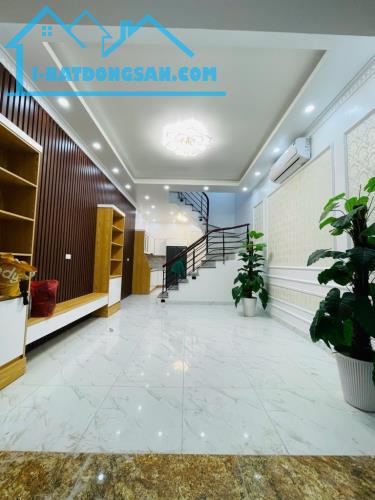 Bán nhà Kim Ngưu 42m2 4 tầng, ngõ nông gần phố .Giá 6,5 tỷ