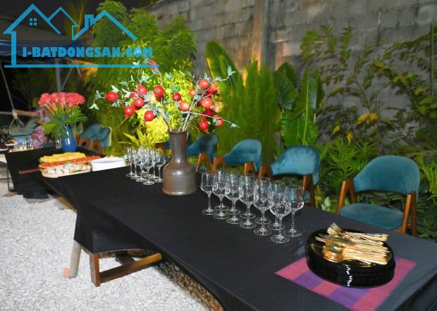VILLA NGHỈ DƯỠNG SÂN VƯỜN HỒ BƠI, MT HẺM 8M - 2 TẦNG KIÊN CỐ, HƠN 700M2, NGANG 18M, CHỈ 57 - 3