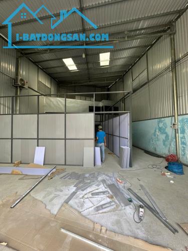 Ngộp Bank gấp bán nhà xưởng QL22, 175m2, ngang 10,8m , Đường xe Container chạy quanh. - 2