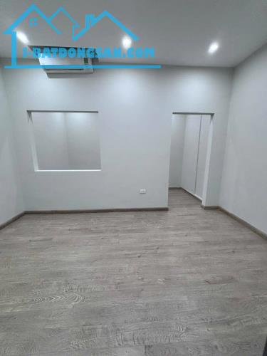 BÁN NHÀ ĐỘI CẤN BA ĐÌNH 10M RA MẶT PHỐ 35M2 4T MT 4.3M GIÁ 8.1 TỶ, NHÀ MỚI Ở SƯỚNG.