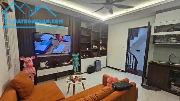 Nhà chia lô ô tô đỗ phố Tả Thanh Oai cạnh KĐT Đại Thanh 41m2 chỉ 5.99 tỷ. LH 0989626116