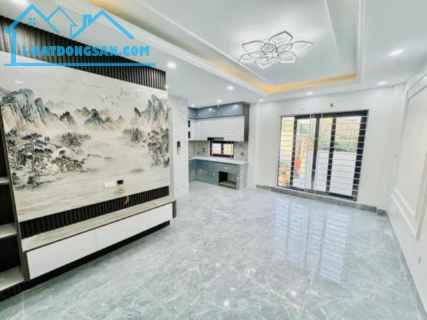 Siêu phẩm Ngã Tư Sở mặt tiền hơn 5m cực đẹp - 1