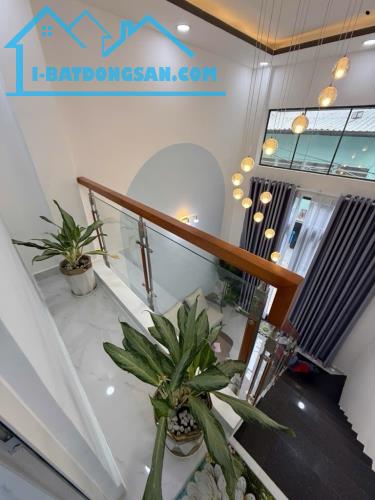 Bán gấp nhà mới đẹp lung linh ở ngay Bình Đông, 40m2, nở hậu tại lộc, SHR, chỉ 2.99 tỷ.