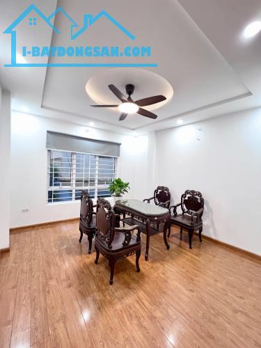 Bán nhà Cự Lộc Thanh Xuân - 35m 6 tầng thang máy nhà đẹp ở ngay Roayal City - hơn 8 tỷ lh