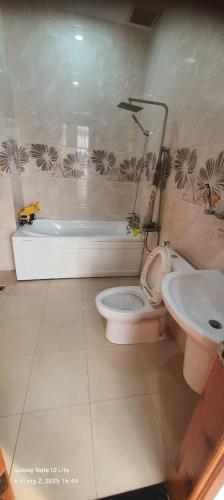 NHÀ PHỐ ĐẲNG CẤP KHANG ĐIỀN - XE HƠI ĐỖ CỬA - SỔ HỒNG CẦM TAY - GIÁ 10.5 TỶ - TT QUẬN 9