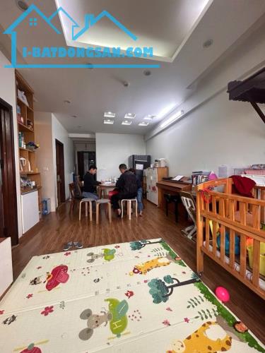 Bán nhà CC Toà D Vinaconex, Nghiêm Xuân Yêm, HN, DT 75 m2, giá bán 4.9 tỷ 🔥Mô tả: ☀️ Nhà - 1