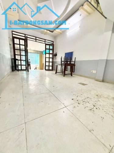 HXH ÂU DƯƠNG LÂN P3 Q8 - GIÁP QUẬN 1 - 4,2X23M - NỞ HẬU - NHÀ 3 TẦNG KIÊN CỐ - 11.4 TỶ
