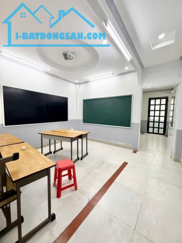 HXH ÂU DƯƠNG LÂN P3 Q8 - GIÁP QUẬN 1 - 4,2X23M - NỞ HẬU - NHÀ 3 TẦNG KIÊN CỐ - 11.4 TỶ - 2