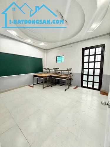 HXH ÂU DƯƠNG LÂN P3 Q8 - GIÁP QUẬN 1 - 4,2X23M - NỞ HẬU - NHÀ 3 TẦNG KIÊN CỐ - 11.4 TỶ - 4