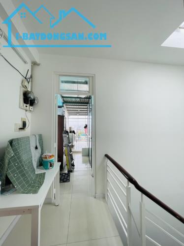 CÁCH QUẬN 1 500M - CHDV 5 TẦNG, 11PN - DÒNG TIỀN 70TR/THÁNG - VỊ TRÍ VÀNG - CHỈ 11.X TỶ - 4