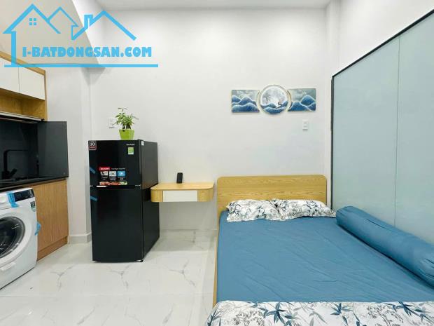 Vip, nhà 2 mặt tiền Đồng Đen 9x34m cho thuê 100tr/tháng P.12 Tân Bình