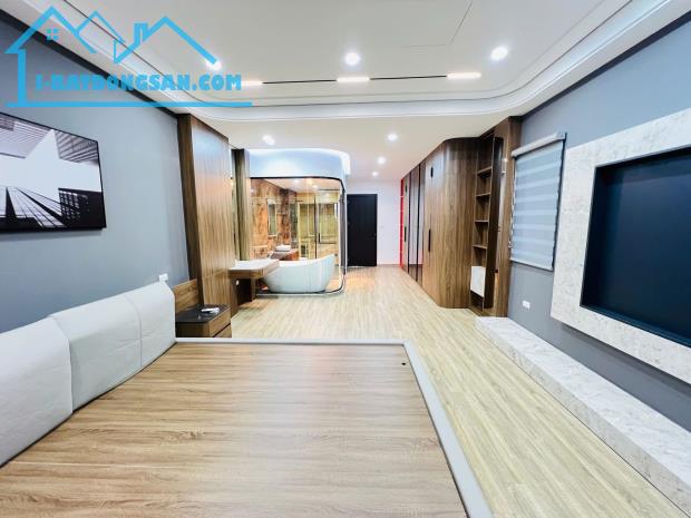 Nguyễn Văn Cừ, Gia Thuỵ, 85m2, MT4.5m, 6 tầng thang máy, ô tô vòng quanh, kd, 17.5 tỷ