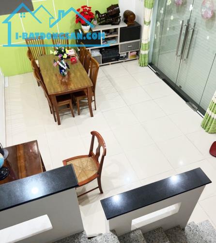 Nhà Đẹp Hẻm Xe Tải 8m, 3 tầng, Phạm Văn Hai, Tân Bình, 45m2, chỉ 8.9 tỷ TL