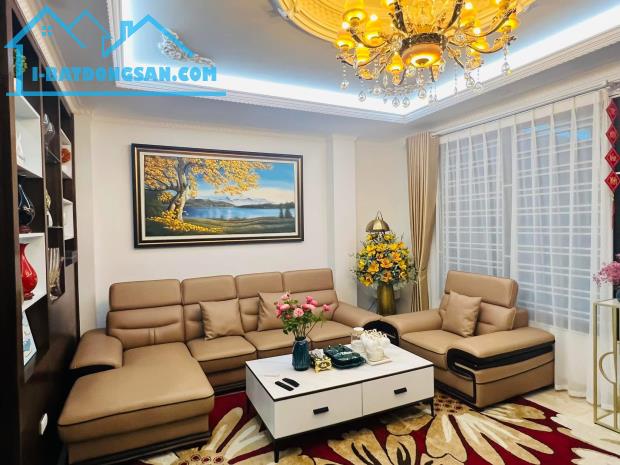 🔥 SIÊU PHẨM HOÀNG QUỐC VIỆT - PHÂN LÔ VIP - THANG MÁY - Ô TÔ NGỦ TRONG NHÀ 🔥  DT 75M² - 2