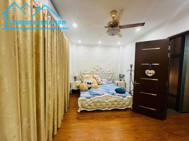 🔥 SIÊU PHẨM HOÀNG QUỐC VIỆT - PHÂN LÔ VIP - THANG MÁY - Ô TÔ NGỦ TRONG NHÀ 🔥  DT 75M² - 4