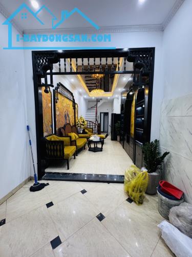 [HOT] Bán nhà mới Đại Từ DT40m2, 5 tầng, MT 3.3m, giá 9.85 tỷ - 2