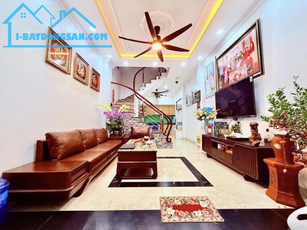 PHÂN LÔ - HOÀNG QUỐC VIỆT, CẦU GIẤY - 40mx4T - 3 BƯỚC RA HỒ ĐIỀU HÒA - 7,8 tỷ - 1