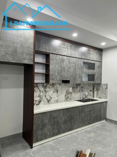 Bán nhà phố Trạm, diện tích 42m2, 5 phòng ngủ, gần phố, giá 7.35 tỷ - 1