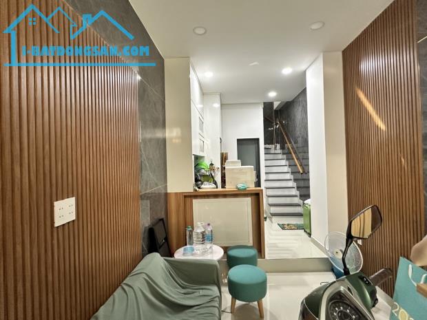 NHÀ ĐẸP 3 TẦNG - HẺM AN NINH, SẠCH SẼ 30m2 - QUẬN 10 - ĐƯỜNG 3 THÁNG 2 - CHỈ 5,X