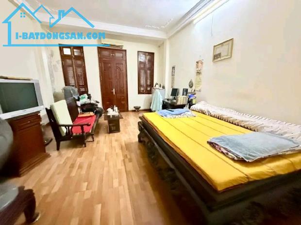 Bán nhà phố Huỳnh Thúc Kháng Kéo dài kinh doanh 23 tỷ. Nhà 5 tầng mỗi tầng 2 phòng thông t - 3