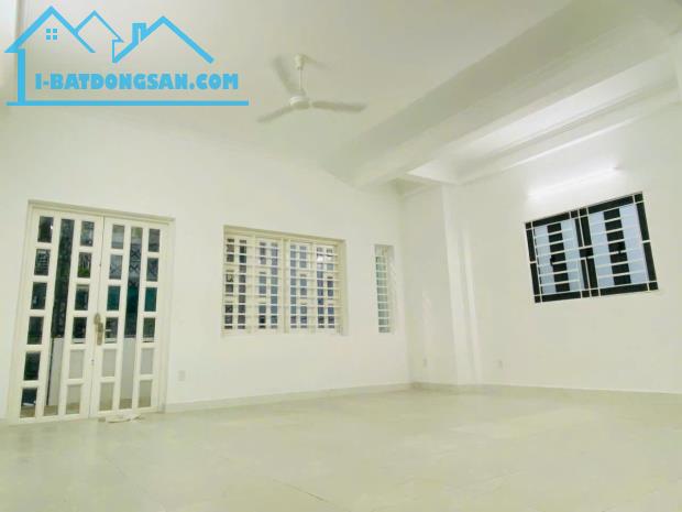 Cho thuê nhà 3 tầng, 7x19m (131m2), HXH 7m gần Metro phường Hiệp Thành, Quận 12 - 4