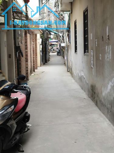 Siêu hiếm. Nhà 40m*4 tầng tại phố Vạn Phúc HĐ. Ngõ rộng hơn 2m. Nhà cách mặt phố Vạn 30m - 1