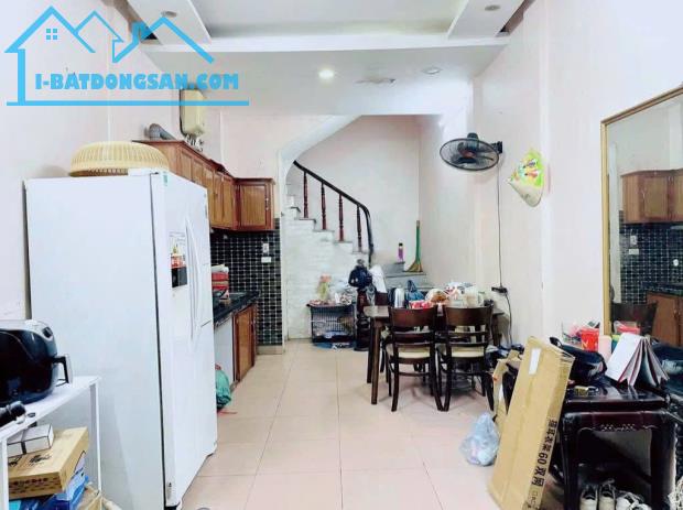 Cho thuê nhà riêng đường 800A Phùng Chí Kiên, Cầu Giấy 35m x 5T giá 14.5tr, ô tô đỗ cửa - 1