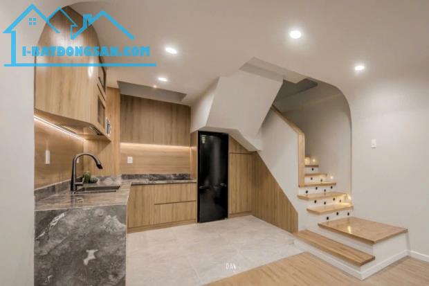Bán Nhà Hẻm Xe Hơi Phan Xích Long, 40m2 5 Tầng Chỉ Hơn 7 Tỉ - 1