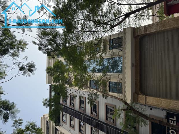 Bán nhà mặt phố Lê Văn Thiêm, 102m2, lô góc 3 mặt tiền, mặt tiền 6.5m, 41.5 tỷ
