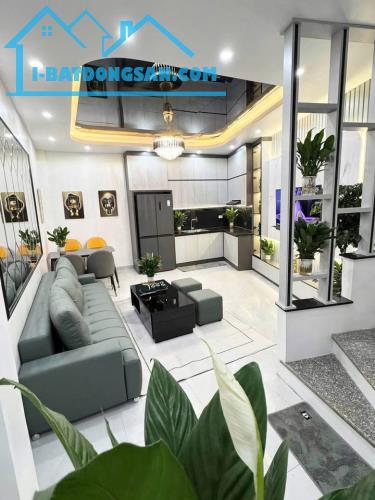 NHỈNH 5 TỶ - SIÊU PHẨM ĐỘI CẤN - BA ĐÌNH - GẦN Ô TÔ - GẦN HỒ - NGÕ THÔNG - 37M*5T - FULL