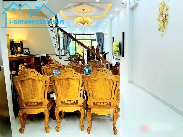 MẶT TIỀN 3 Tầng 110m2 KINH DOANH SẦM UẤT GẦN TRƯỜNG TIỂU HỌC Linh Tây Thủ ĐỨC - 2