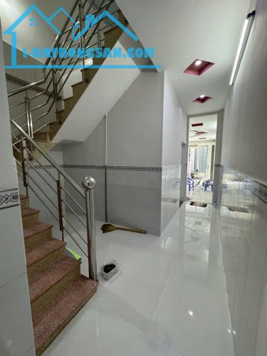 Bán nhà kế khu Tên Lửa. Nhà có sẵn dòng tiền 15tr/ tháng . DT 116m2, nhỉnh 5 tỷ