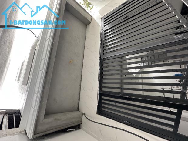 Bán nhà mới 5 Tầng, oto đỗ cổng, 52m x 5 tầng, 6 phòng, 5,6 tỷ
