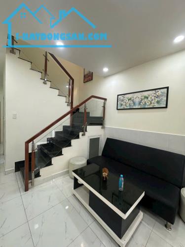 Bán gấp nhà Lạc Long Quân P10 Tân Bình, 50m 2 tầng hẻm 4m giá chỉ 5 tỷ