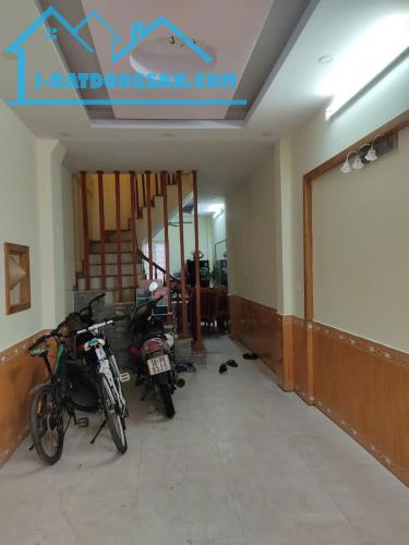 BÁN NHÀ NGÕ 296 LĨNH NAM - VÀI BƯỚC CHÂN RA  Ô TÔ