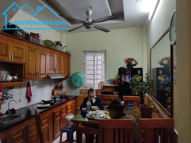 BÁN NHÀ NGÕ 296 LĨNH NAM - VÀI BƯỚC CHÂN RA  Ô TÔ - 2