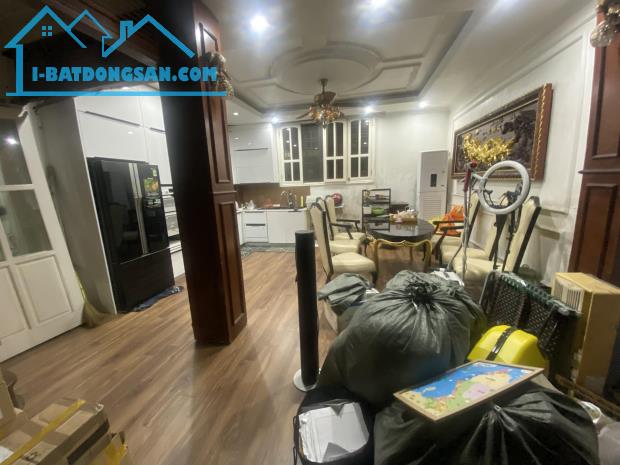 Cần bán gấp nhà phân lô phố Hoàng Quốc Việt 64m2, 4T, 2 mặt ngõ, ô tô, giá tốt