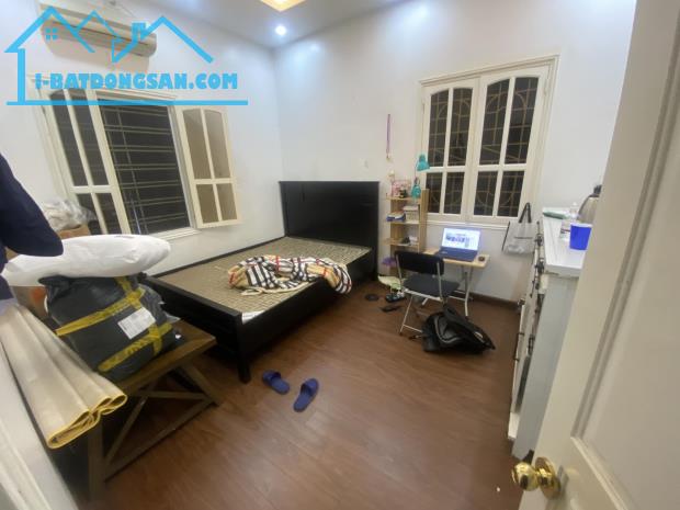 Cần bán gấp nhà phân lô phố Hoàng Quốc Việt 64m2, 4T, 2 mặt ngõ, ô tô, giá tốt - 4