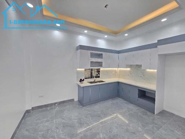 Chính chủ gửi bán. Căn nhà tại Thọ Am Liên Ninh 40m2.4tầng mặt tiền 5m. Giá 4,3tỉ - 1