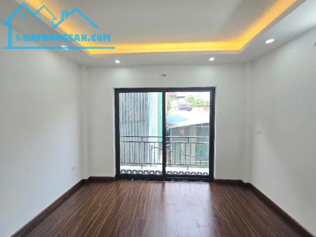 Chính chủ gửi bán. Căn nhà tại Thọ Am Liên Ninh 40m2.4tầng mặt tiền 5m. Giá 4,3tỉ - 2