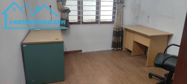 Bán nhà riêng Đê La Thành, Đống Đa, 3 tầng, 20m2, 2 ngủ, 2.5 tỷ - 2